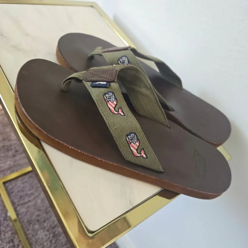 Vineyard Vines Flag Whale Leather Flip Flop Spanish Moss 6 or 9 $68 Auth. Size 9